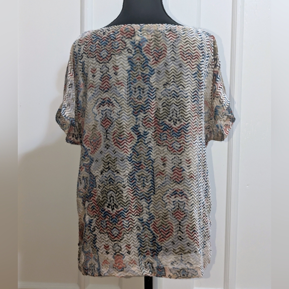 Textured Zigzag Pattern Top - Picture 2 of 5